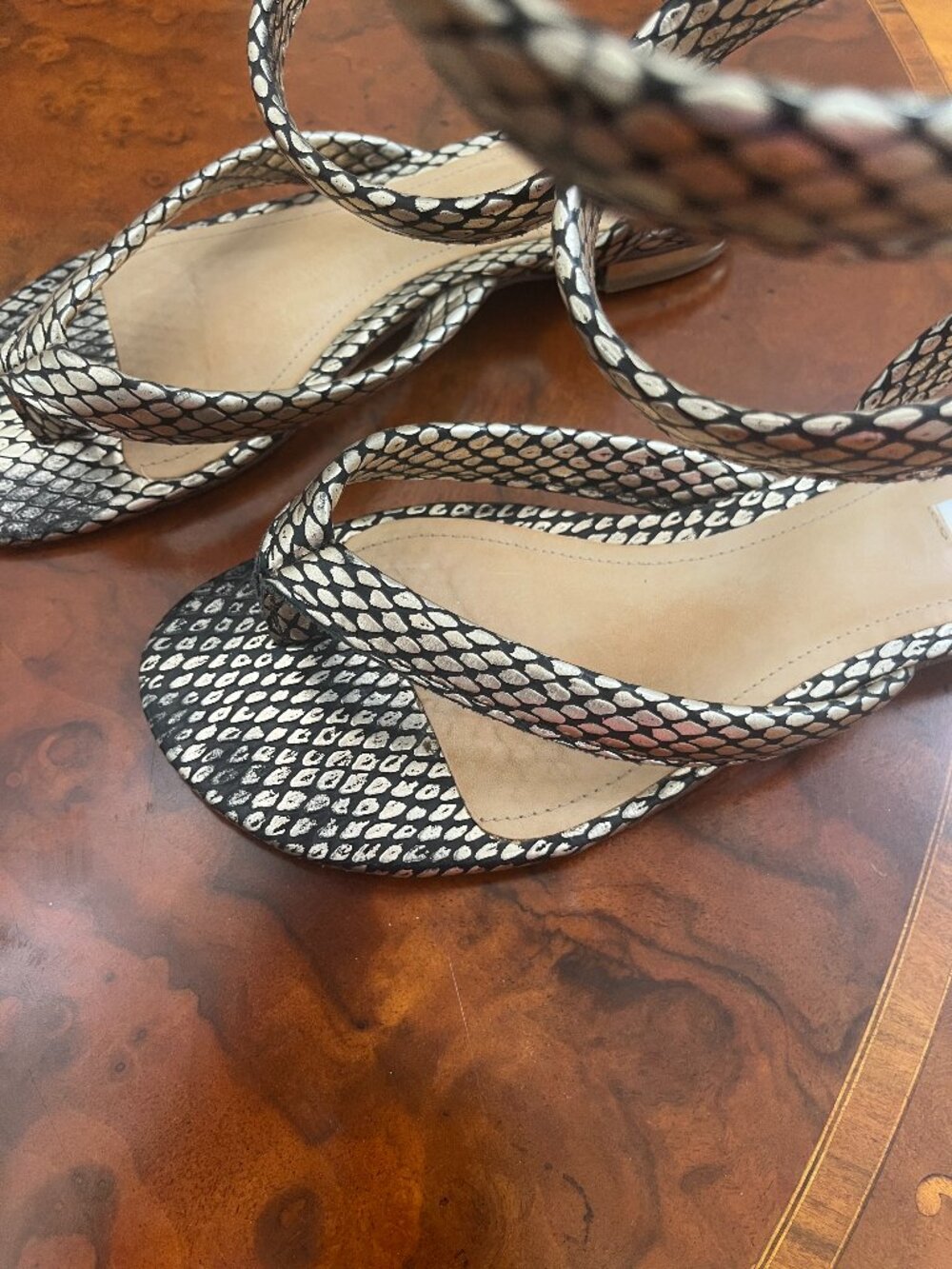 Schutz Gladiator Wrap Around Metallic Snake Print Flat Sandals Size 6.5 - Picture 3 of 10
